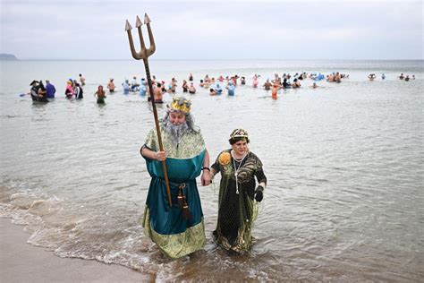 nude ice bathing|The Hottest Winter Trend In Europe: Plunging In Freezing Water